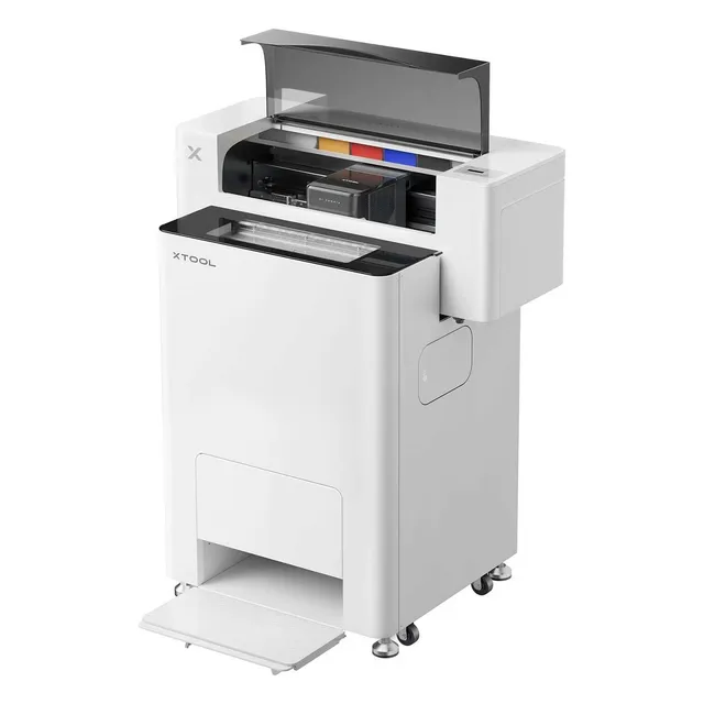 Der DTF-Drucker xTool Apparel Printer mit geöffneter Haube