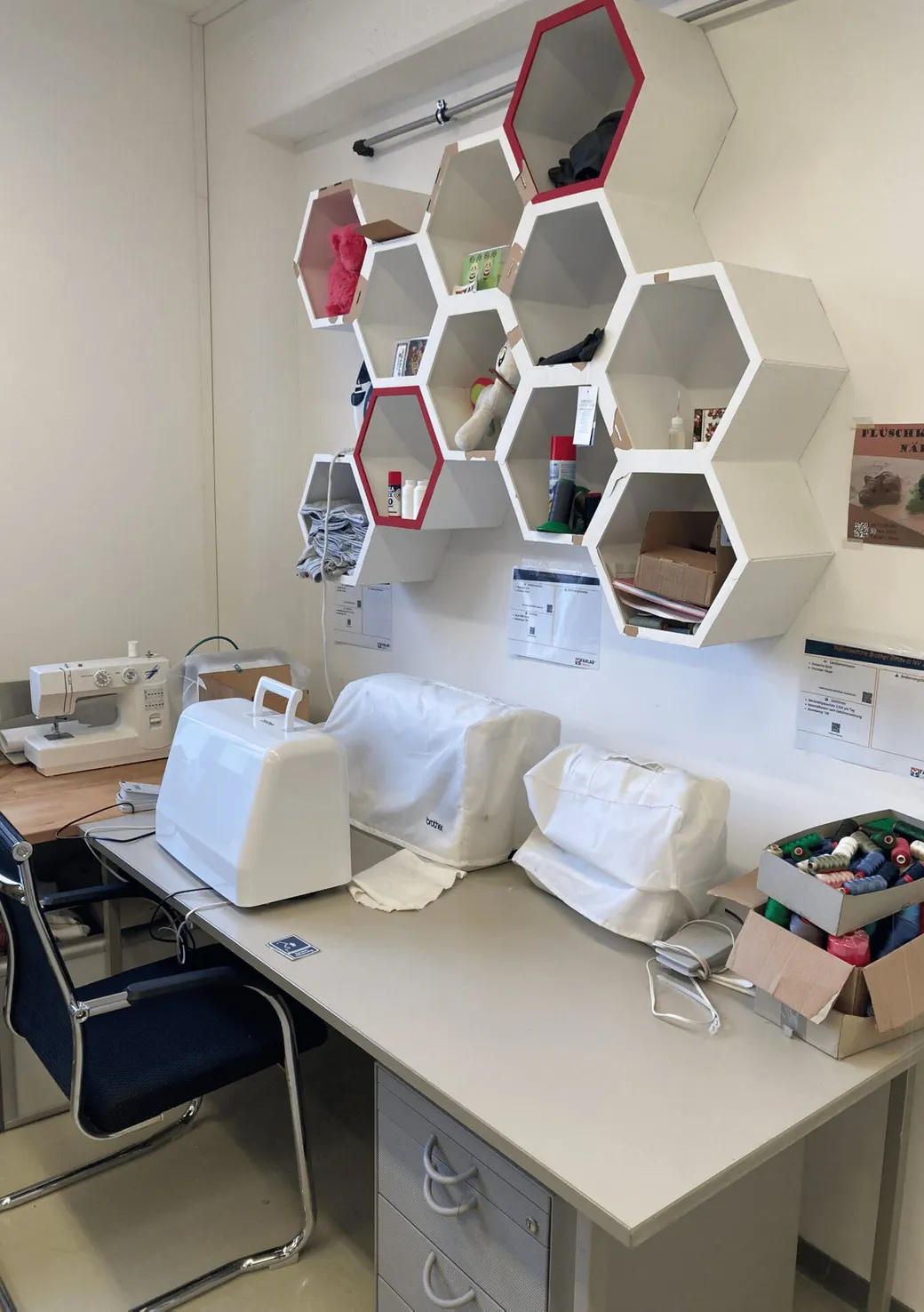 Die Textil-Ecke mit Näh- und Stickmaschinen