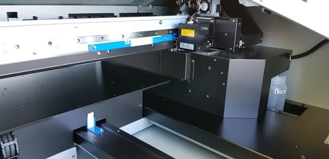 Der Roland VersaUV LEF-200 UV-Drucker